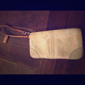 Coach wristlet in great condition